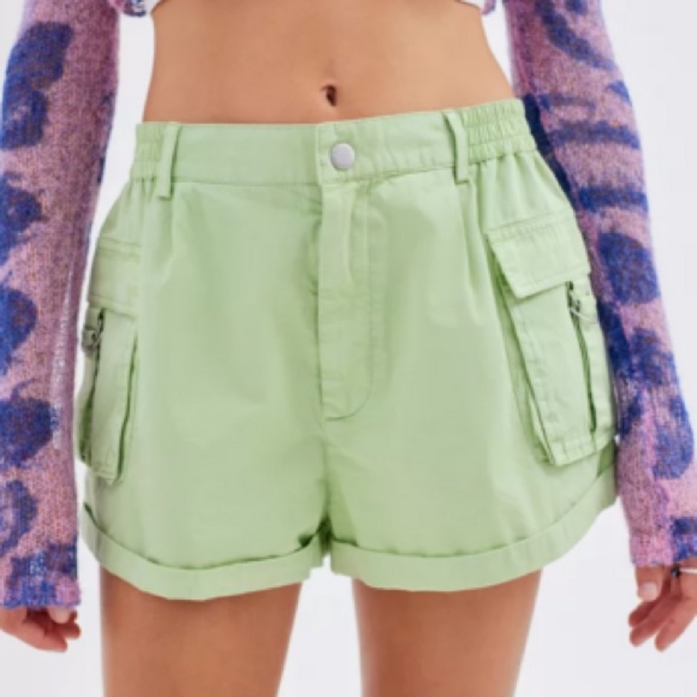 BDG Urban Outfitters Elle Green Cargo Pocket Mid Rise Cuffed Cotton Shorts